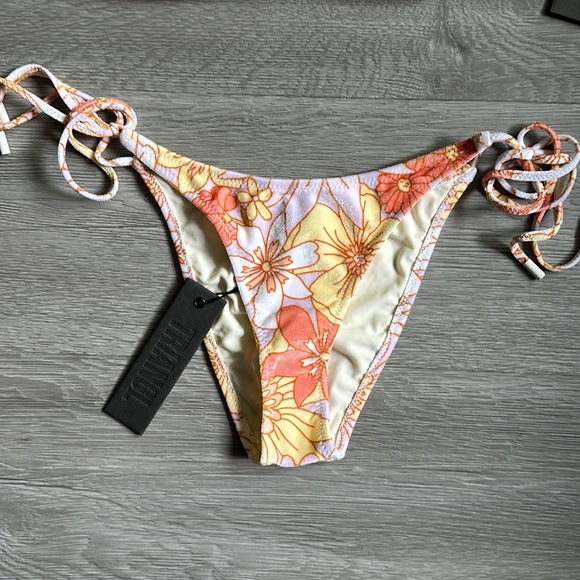Beautiful velvet floral triangl bathing suit set. - Picture 9 of 14